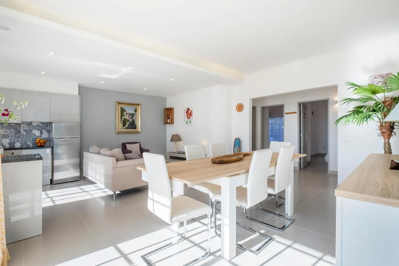 Beautiful Seaview 2 Bedroom Apartment contacts